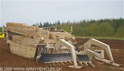 Leopard 1 Wisent ARV Mineplough (Front view, right side)