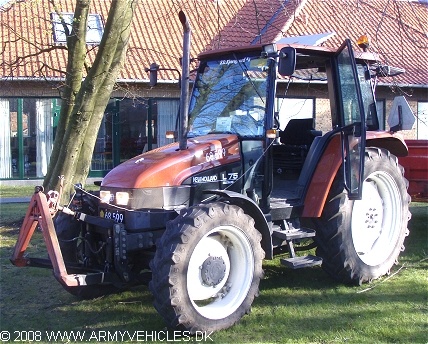 New Holland L75, 4 x 4 (Front view, left side)