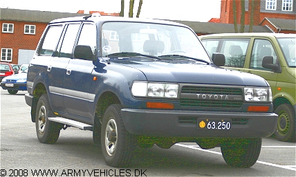 Toyota HZJ80, 4 x 4, 12V (Front view, right side)